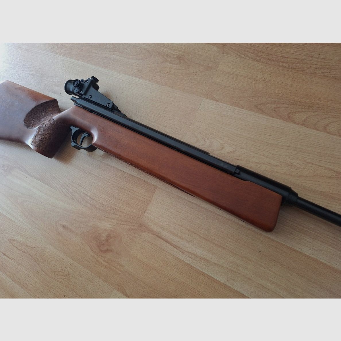 Karabin pneumatyczny Haenel 312 z bocznym naciągiem