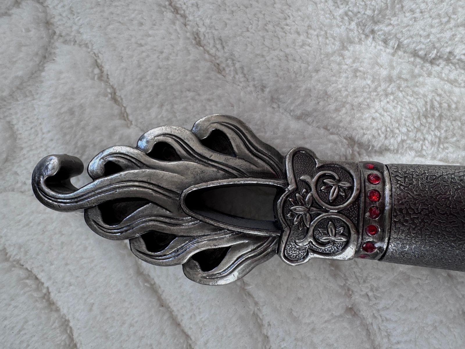 Dekoratives Drachenschwert im asiatischen Stil