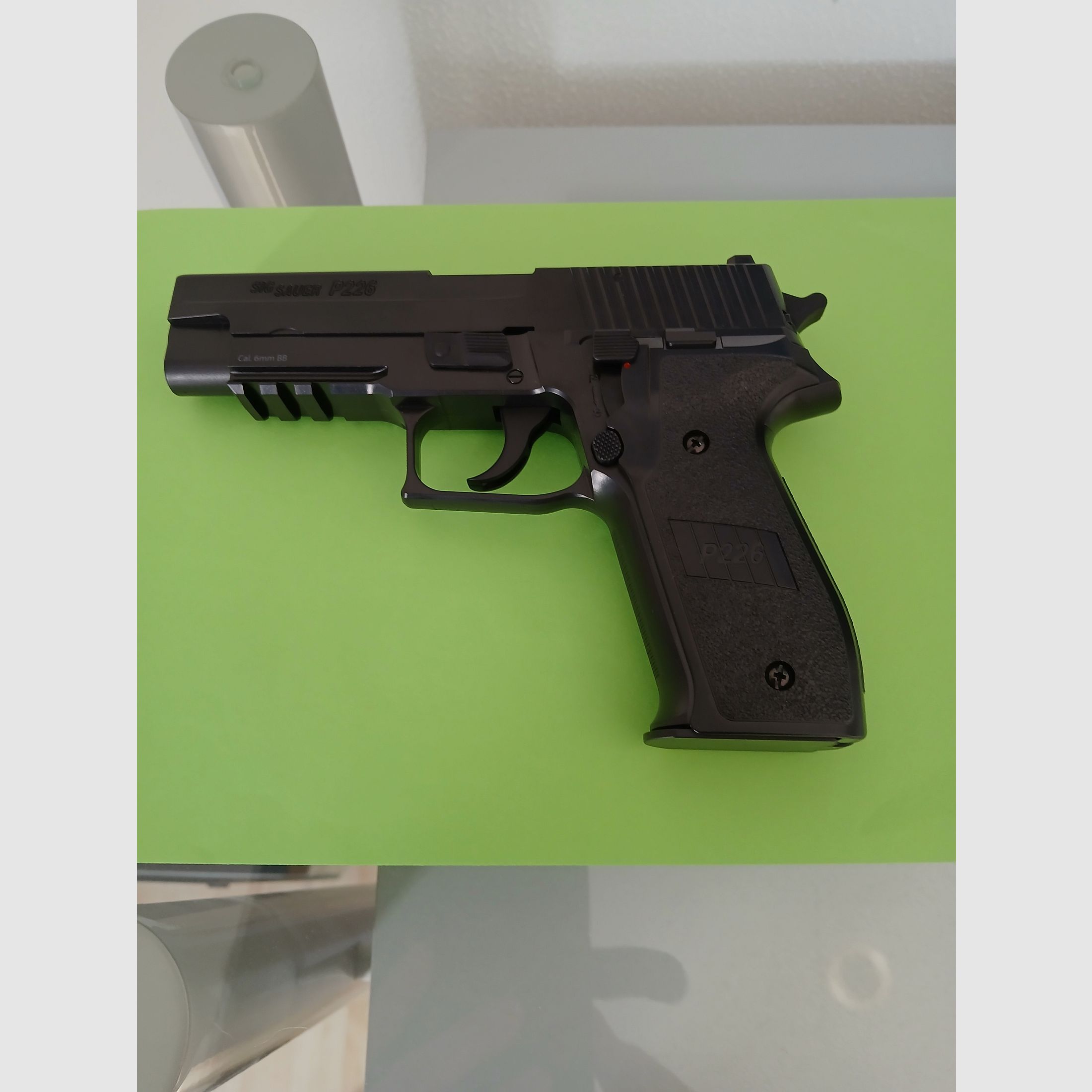 Neuwertige Softairpistole! Airsoftpistole von SIG SAUER mit Garantie! Luftpistole 