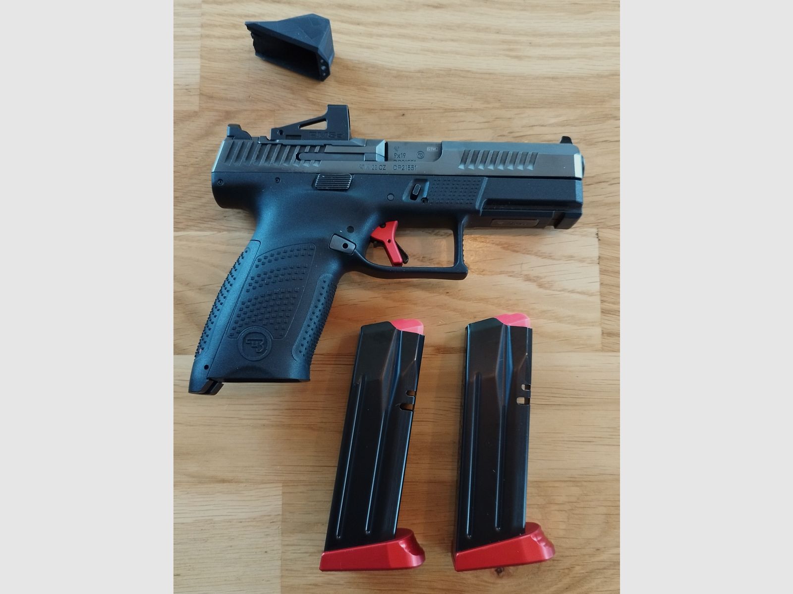 Conjunto de edición especial CZ P-10 C OR Red, incluido el visor Shield Sight RMS
