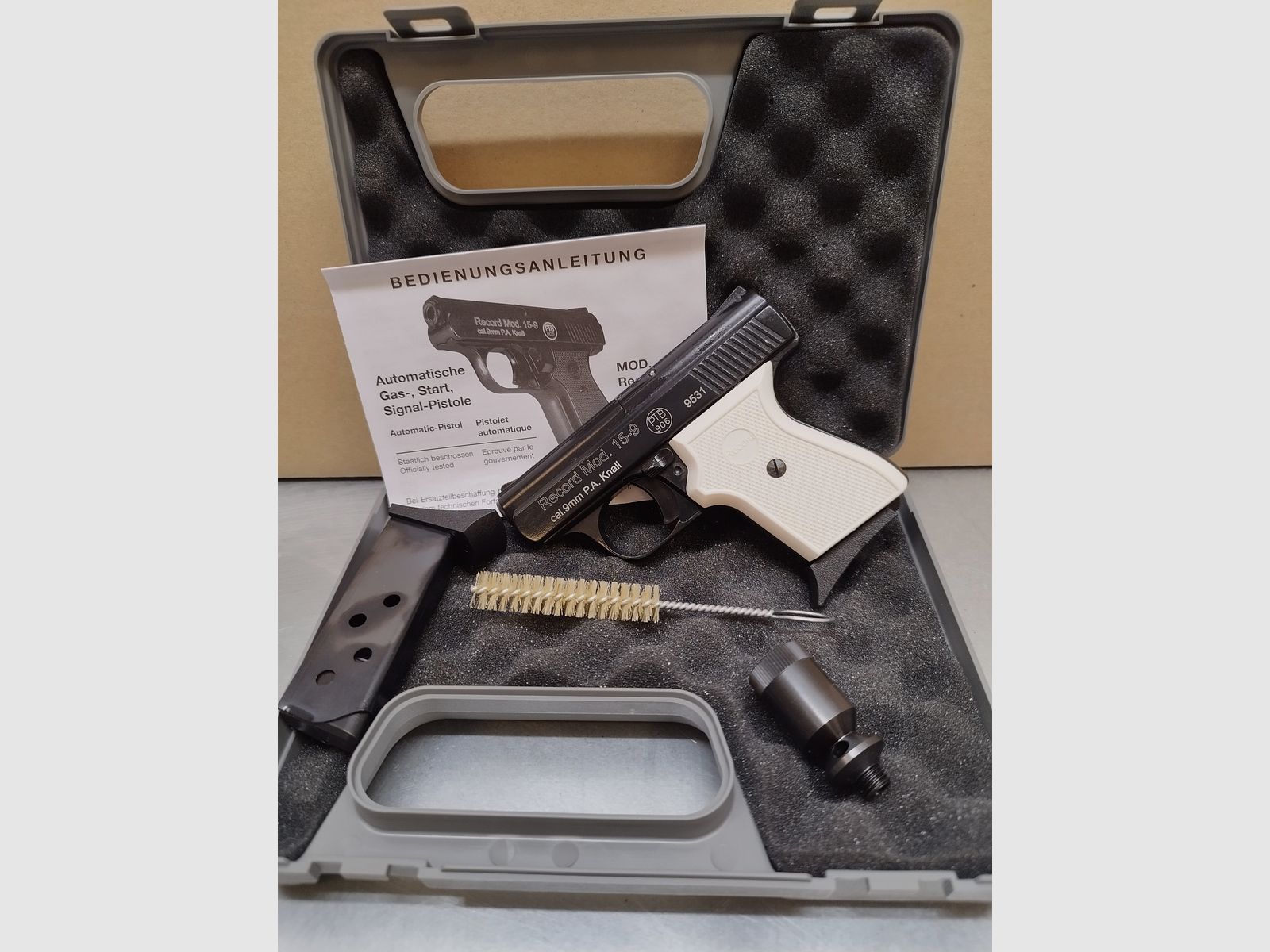 Rekord Mod. 15-9 Snowflake Pistolet alarmowy 9mm oksydowany z dodatkowym magazynkiem i czarnymi okładzinami !!Nowy towar!!