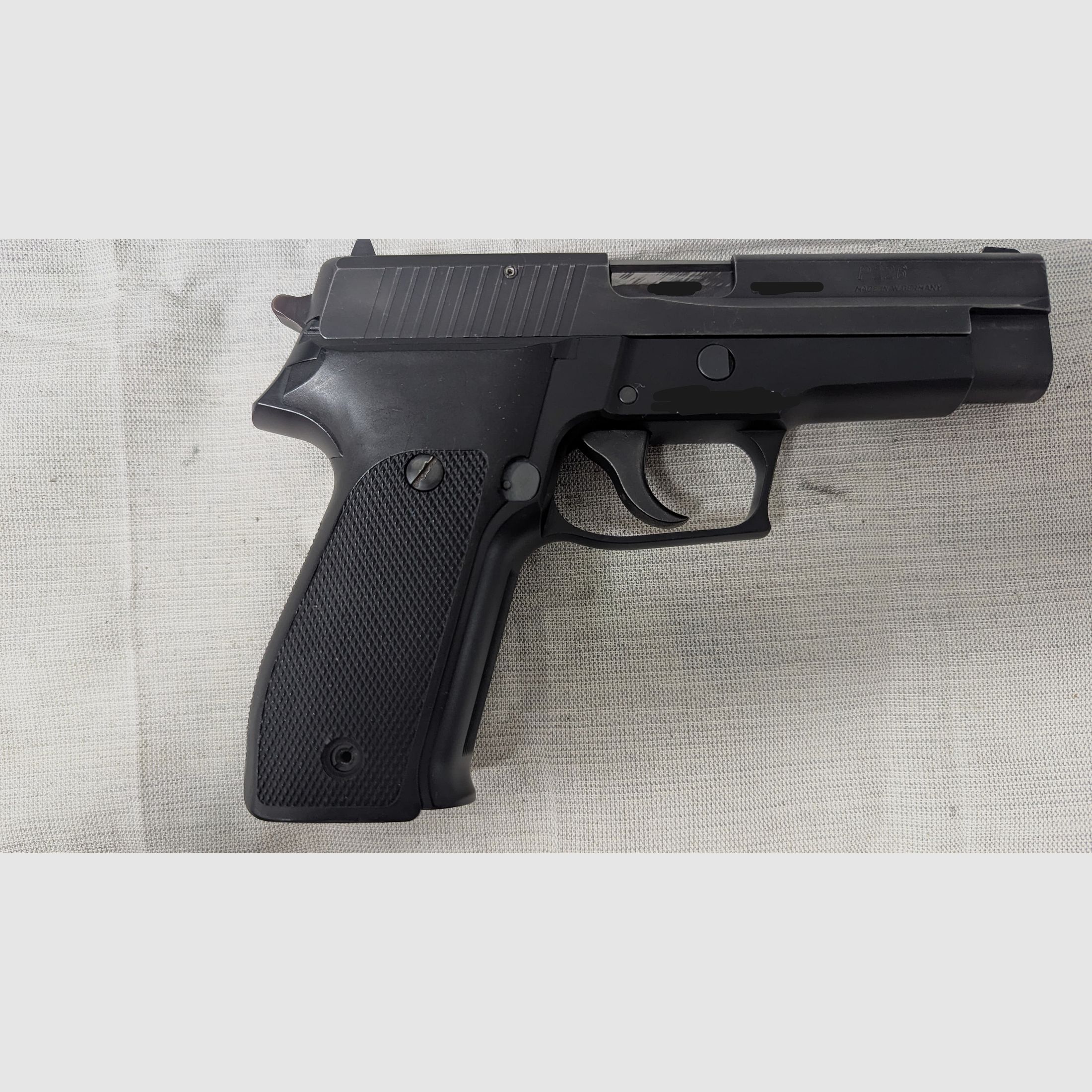 SIG Sauer P226 – 9 mm – buone condizioni fino a molto buone – incluso caricatore e fondina