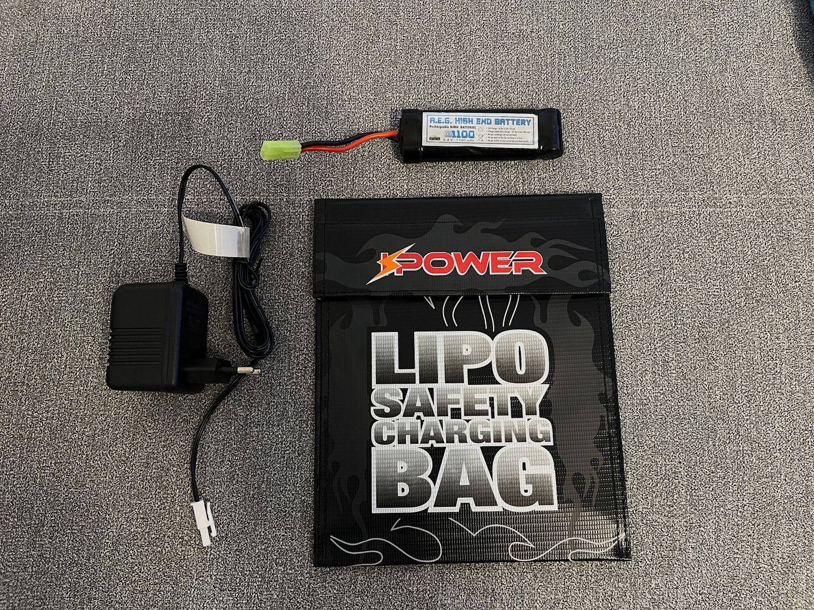 FN SCAR L S-AEG - Set completo - 1,3 julios, 6 cargadores, punto rojo y maletín! A partir de 18 años