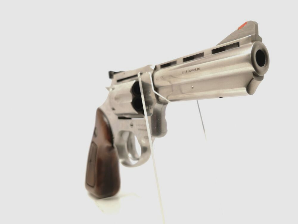Taurus 689