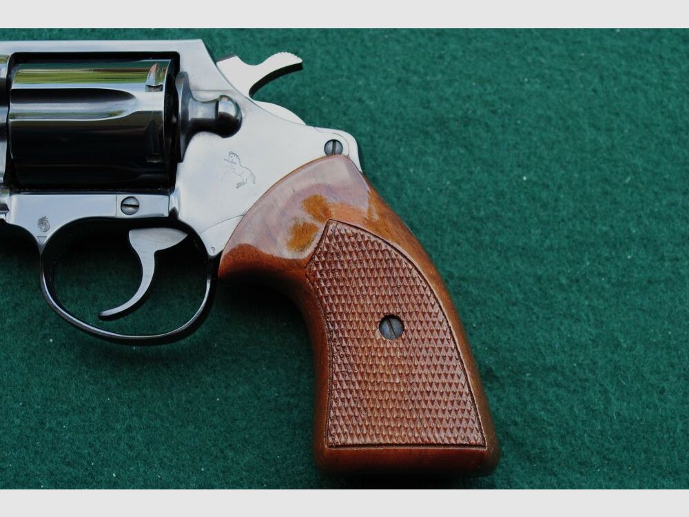 Colt Detective, 2 " Lauflänge, Original Colt Griffschalen