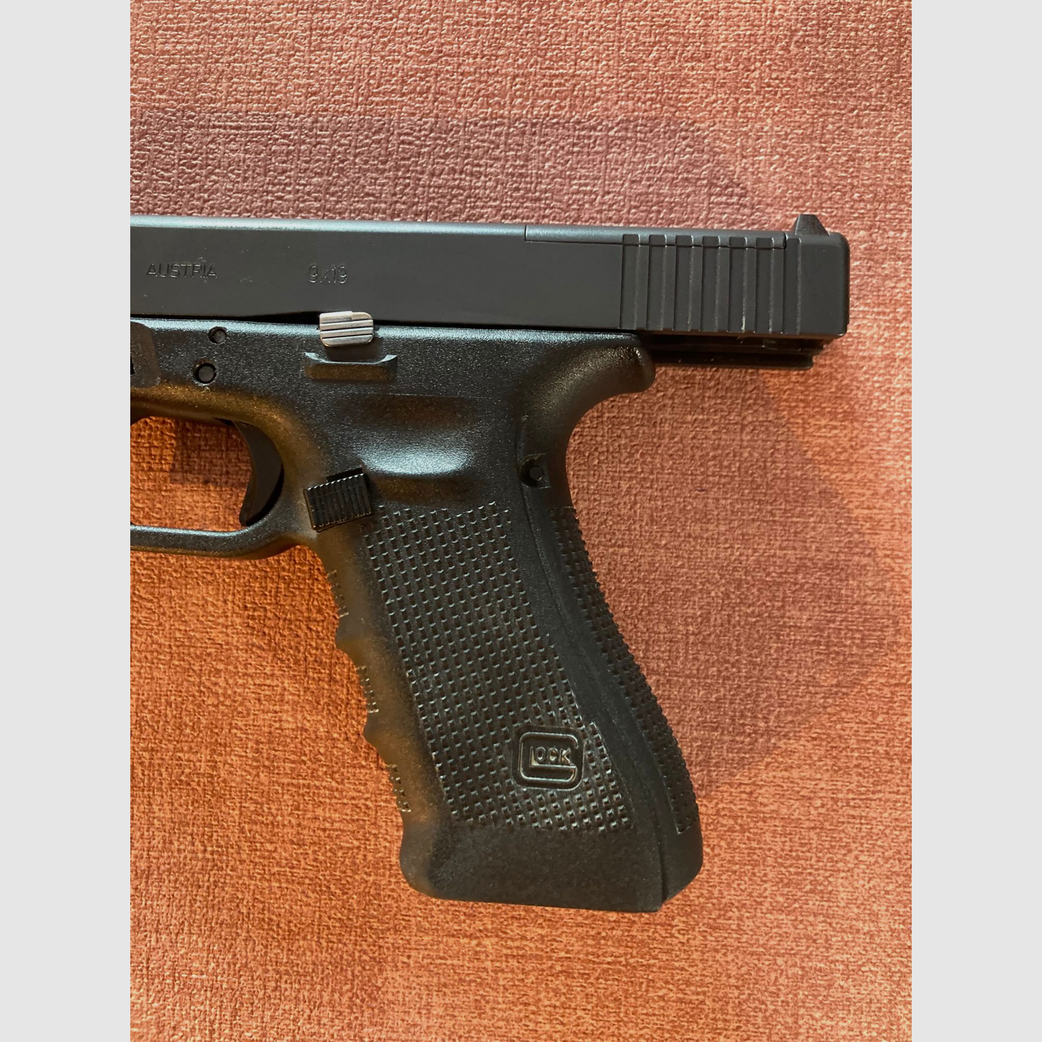 Glock 17 Gen 4 con Performance Trigger y 8 magazines