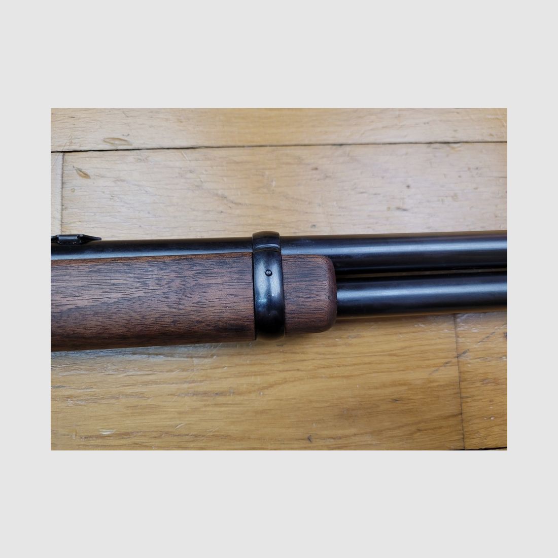 Sehr schöne Winchester Modell 1894 – Kaliber 44-40 – Waffe Made in USA aus 1977 – Kapazität 10+1 – Bronze- und Nussbaum-Finish – Mechanischer und ästhetischer Zustand ausgezeichnet, Bild 8 von 27