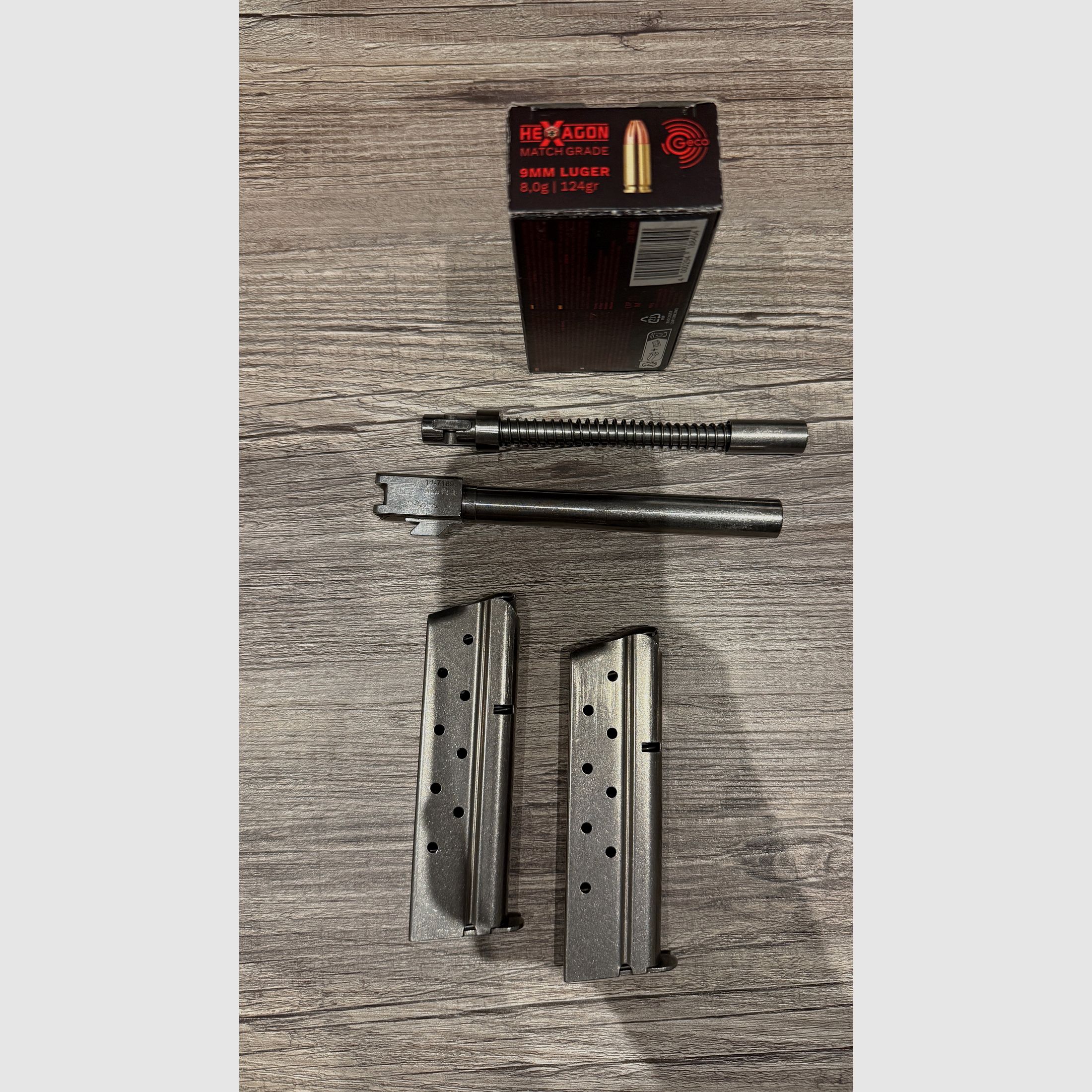 1911 Peters Stahl .45 ACP, 10mm i 9mm Luger Pachmeyr chwyt