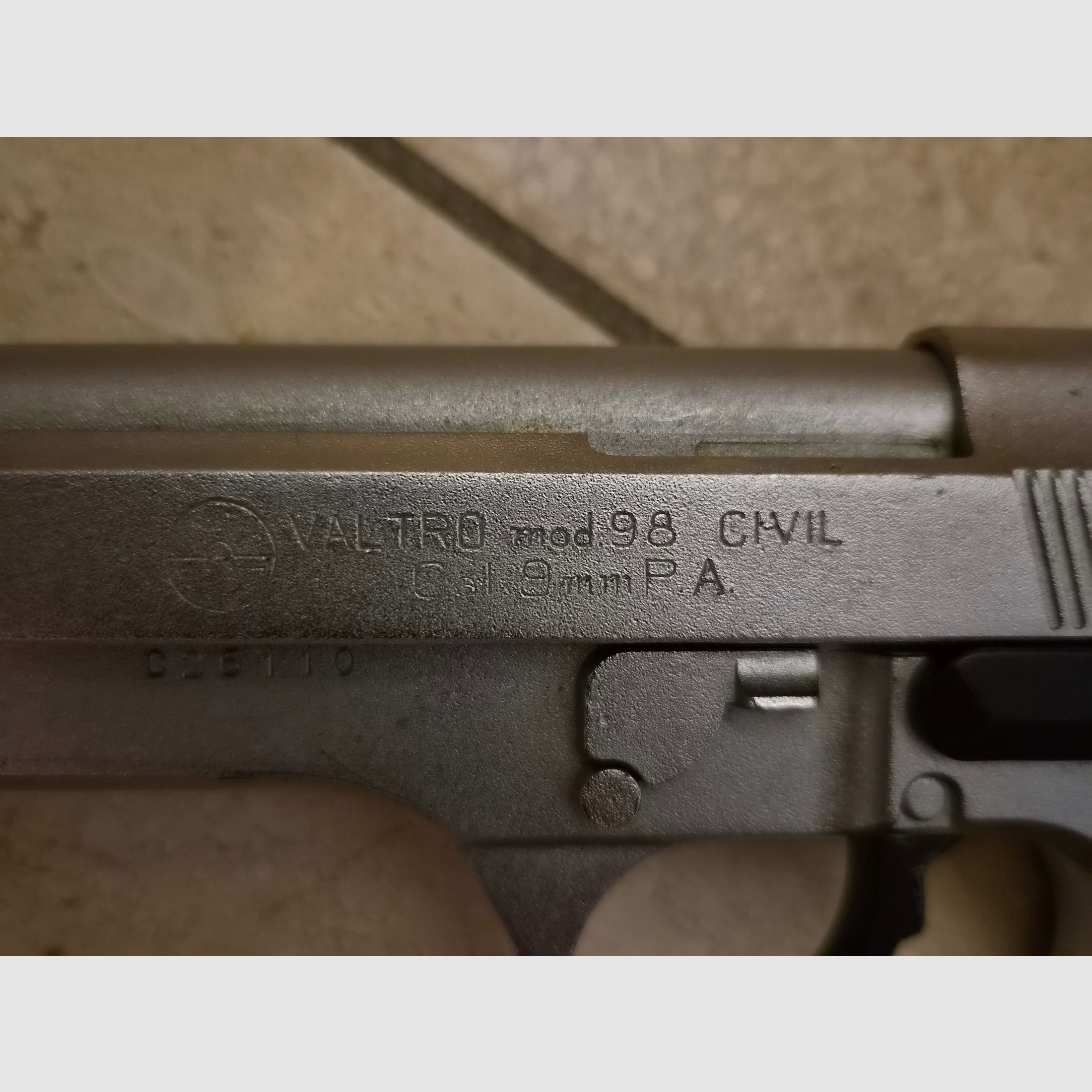 Pistole 9mm Gas-Schreckschuß
