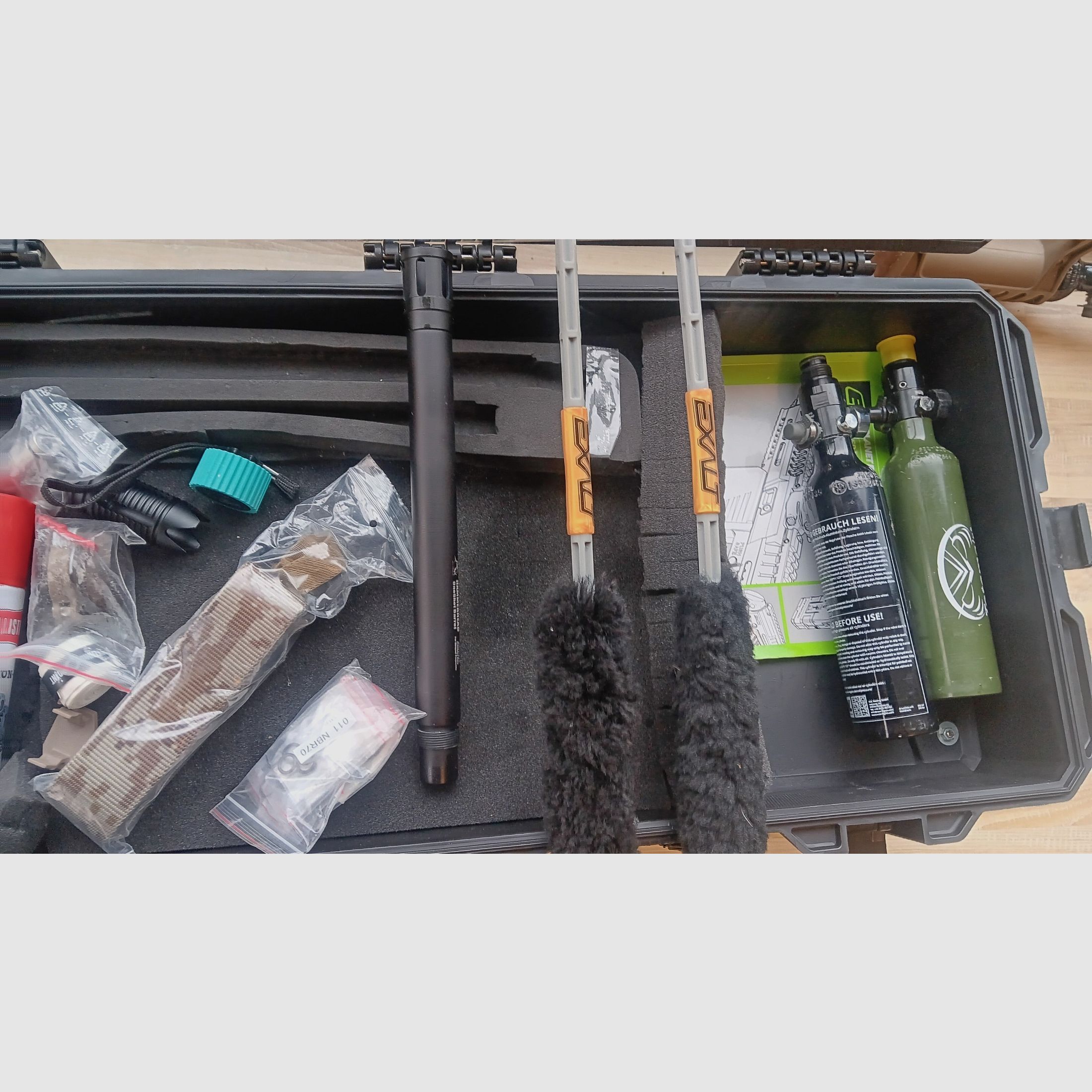 Paintball Markierer Shooter Planet Eclipse EMEK MG100 + Mega Zubehör Magazine + CO² + Koffer + Helme + , Bild 5 von 10