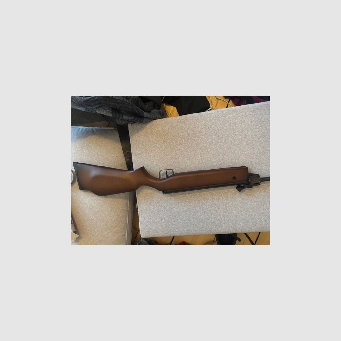Carabina ad aria compressa Perfecta Mod. 45 cal. 4.5mm (177) inclusa di scope e 3 barattoli di diabolos H&N, 1 sigillato, 2 ancora pieni per circa il 70%, immagine 1 di 6