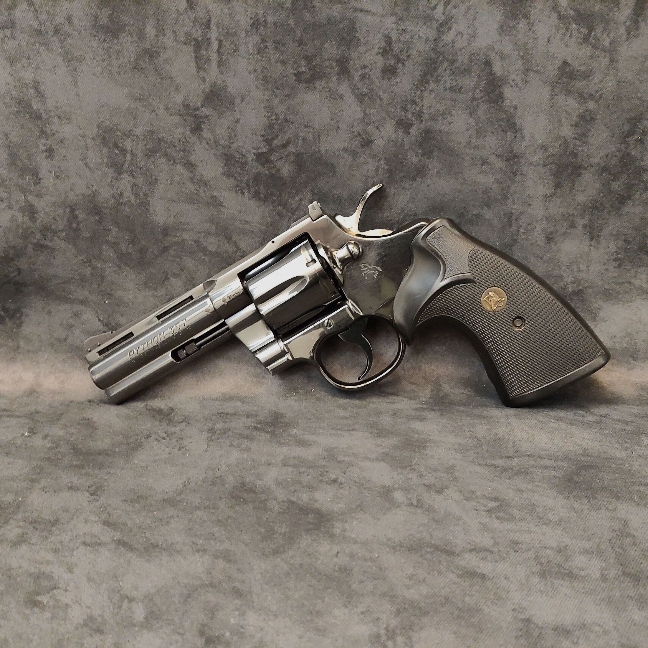 Colt	 Python Black 4 Zoll  Kal.357Mag.  Colt in Hartford (Connecticut), USA