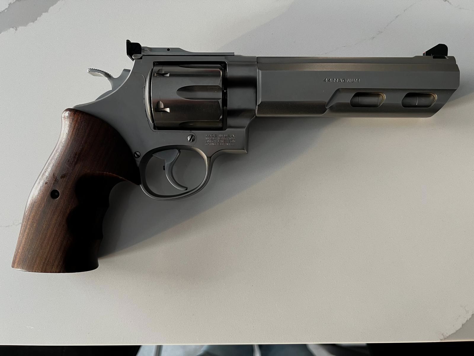 Smith & Wesson 629-5 Performance Center .44 Magnum – Sammlerstück mit Power und Stil