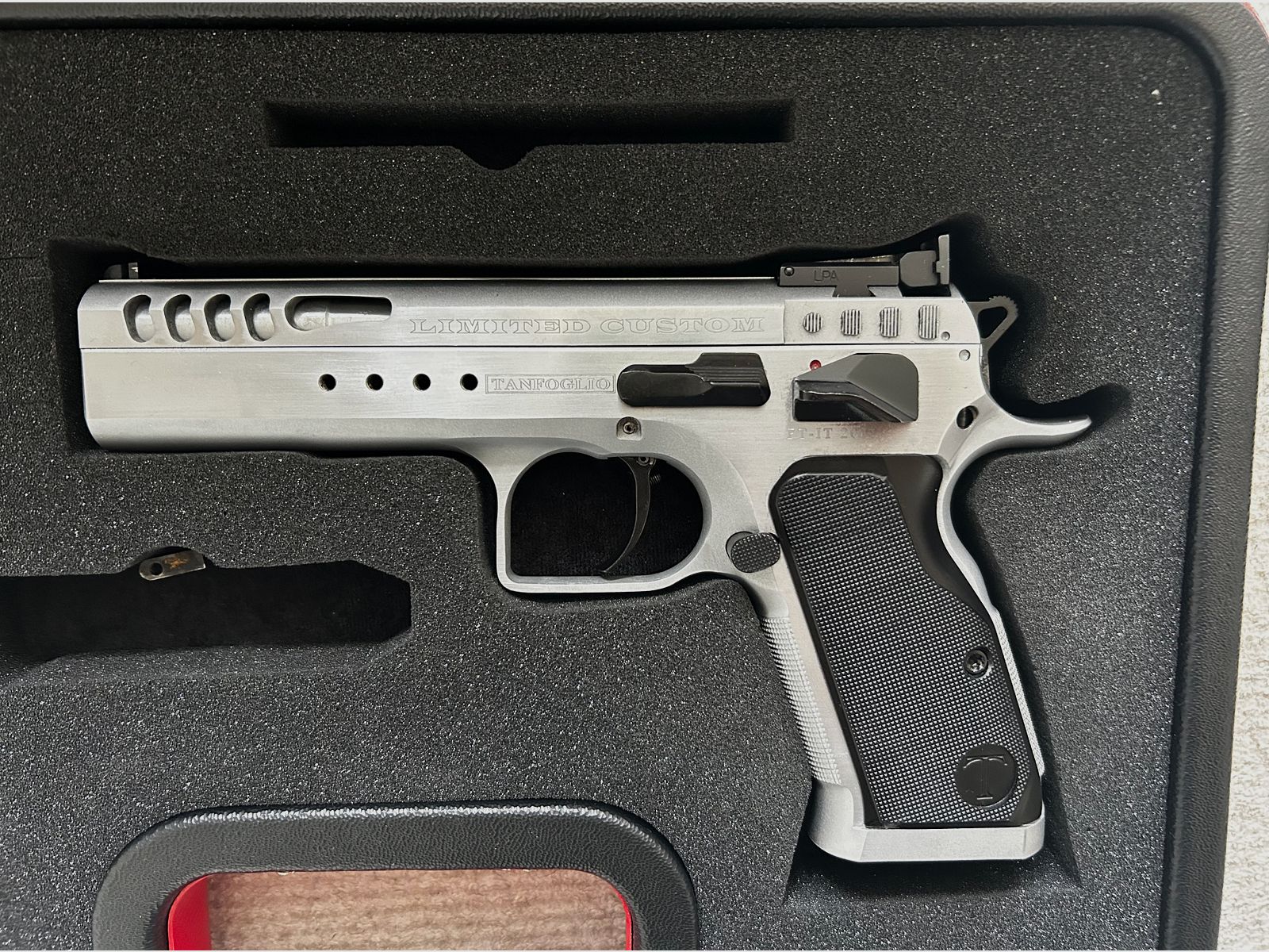 Tanfoglio Pistole Limited Custom, 5" Kaliber .45ACP