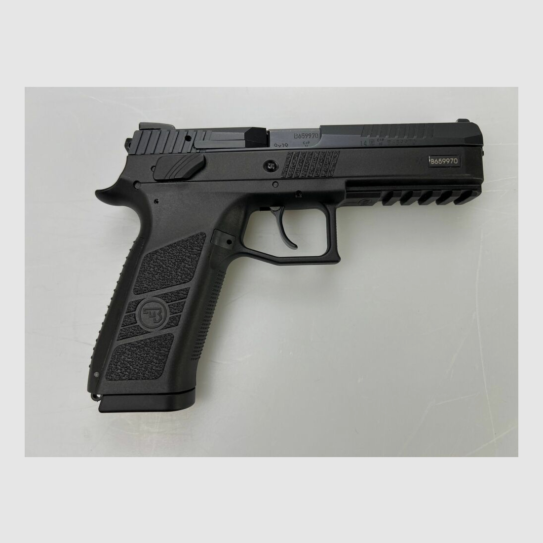 CZ	 P-09