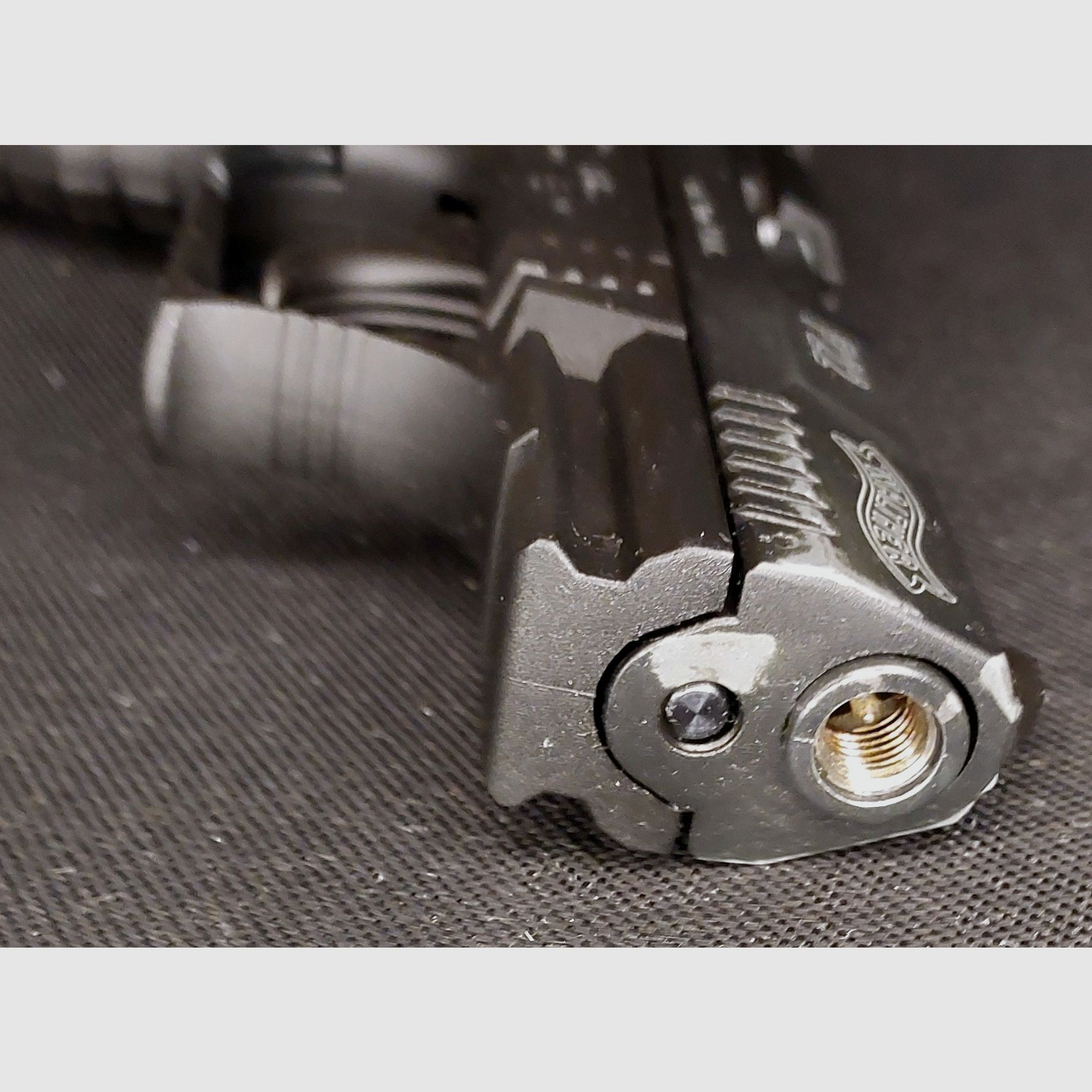 Walther P22 (P 22 Classic) Schreckschuss Pistole 9mm P.A.K. schwarz (PTB 778) mit Swiss Arms Gürtelholster