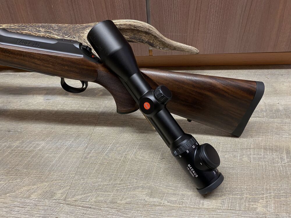 Sauer 101 Artemis, mit Leica Magnus 1,8-12x50 i