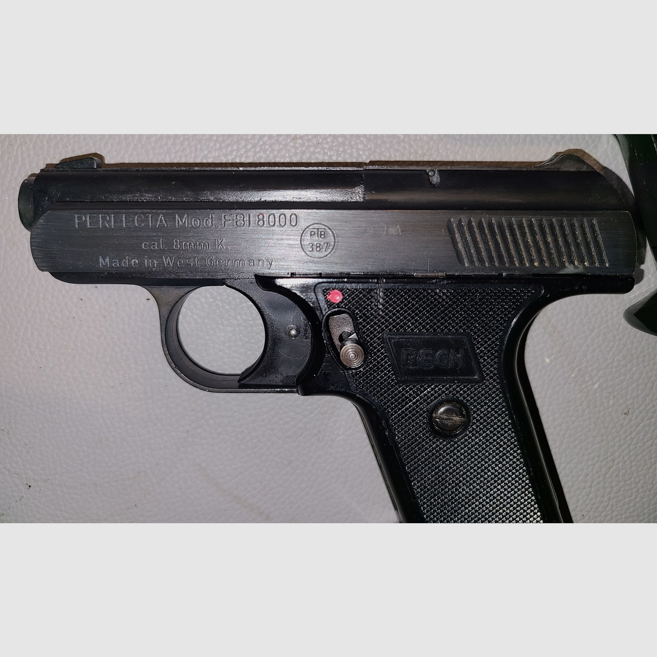 PERFECTA FBI 8000 + PROTEKTOR AUTOMATIK G5 / ohne Zubehör / cal. 8mm / PTB 387  / SCHRECKSCHUSS GAS PISTOLE SILVESTER SELBSTVERTEIDIGUNG SAMMLUNG / GEBRAUCHT 