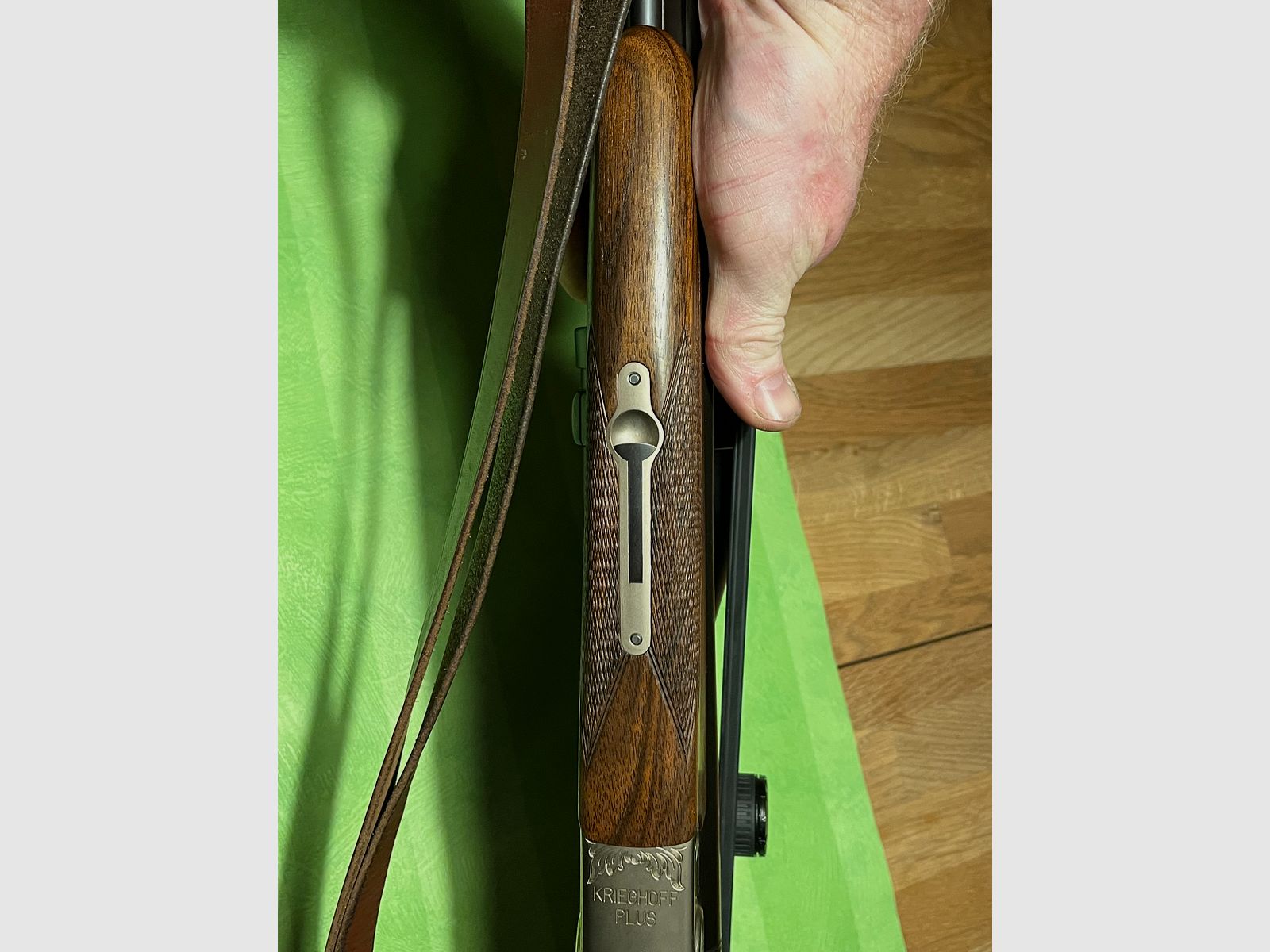 Krieghoff Plus Drilling mit 2 Schloss Handsp. im Kaliber 20/76,7x65R,.22 Hornet von vorne verstellbarer E Lauf, Zeiss HT 3-12x56 L.abs. 60 auf Schwenkmontage u. höhenverstellbare Schaftrücken