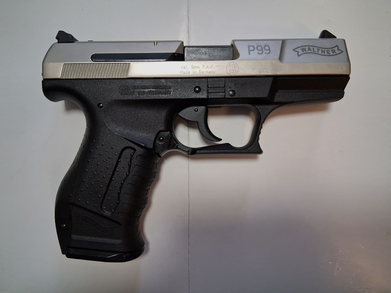 Sammler aufgepasst! Walther P99 bicolor PTB-637 (neuwertig, ungeschossen), 2 Magazine + Walther Zubehör