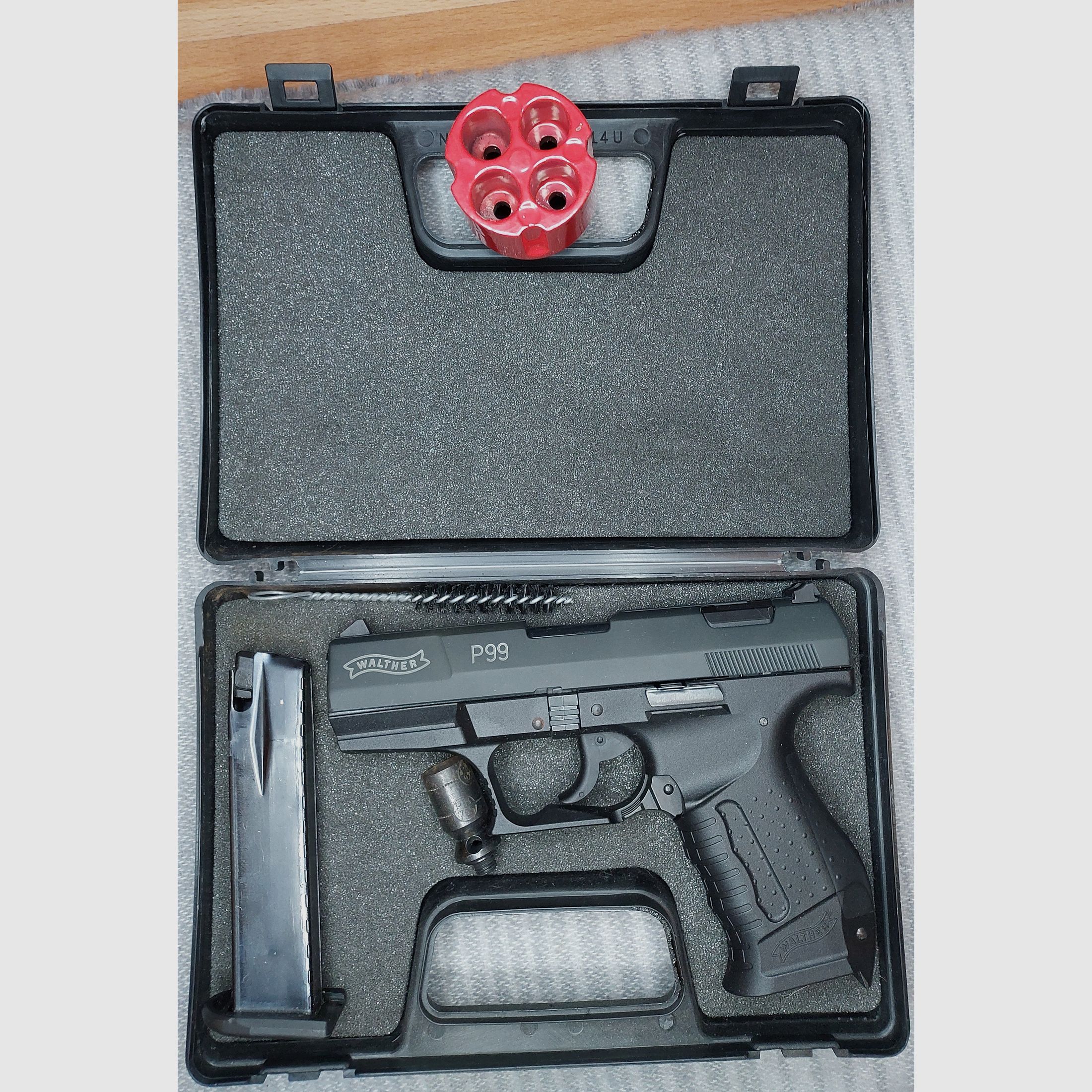Walther P99 Schreckschuss Pistole 9mm P.A.K. (PTB 762) mit Multiabschussbecher
