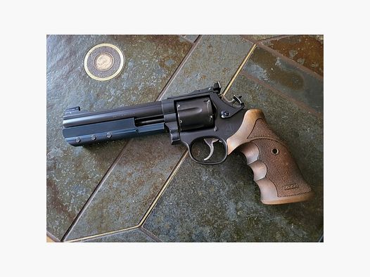 Traumhafter Revolver Smith&Wesson 586-3 in Topqualität und -Erhaltung mit Volltuning Kal. 357 Mag