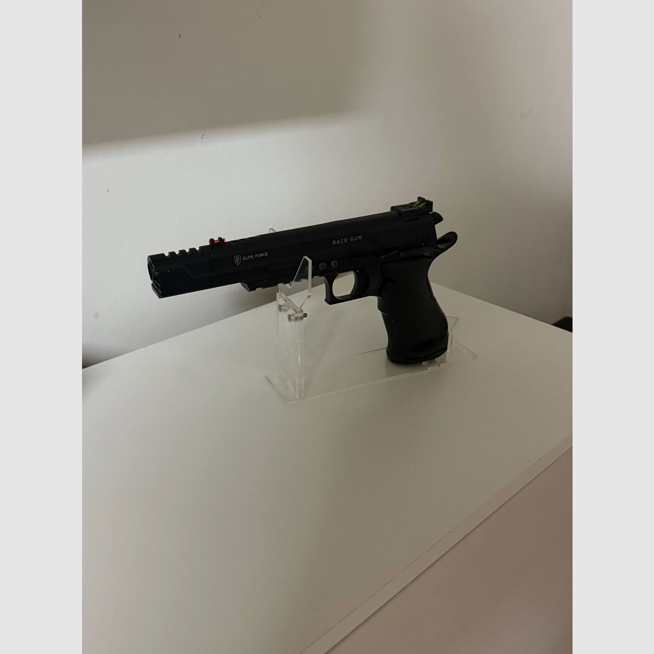 Elite Force Race Gun Vollmetall Softair- Co2-Pistole Kaliber 6mm BB Blowback