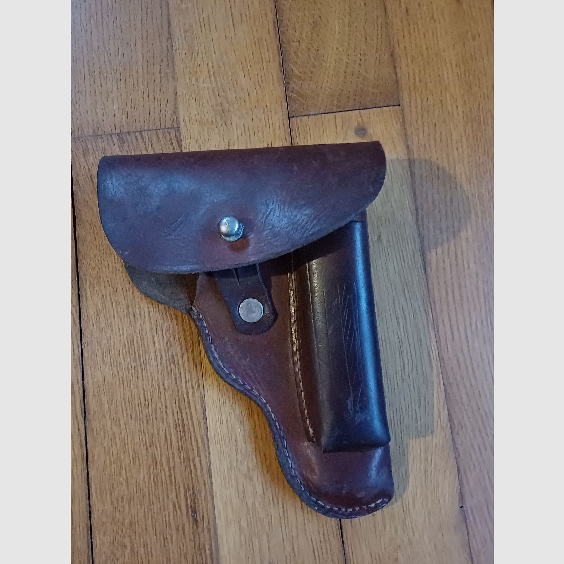Pistol holster magazine pouch World War I World War II