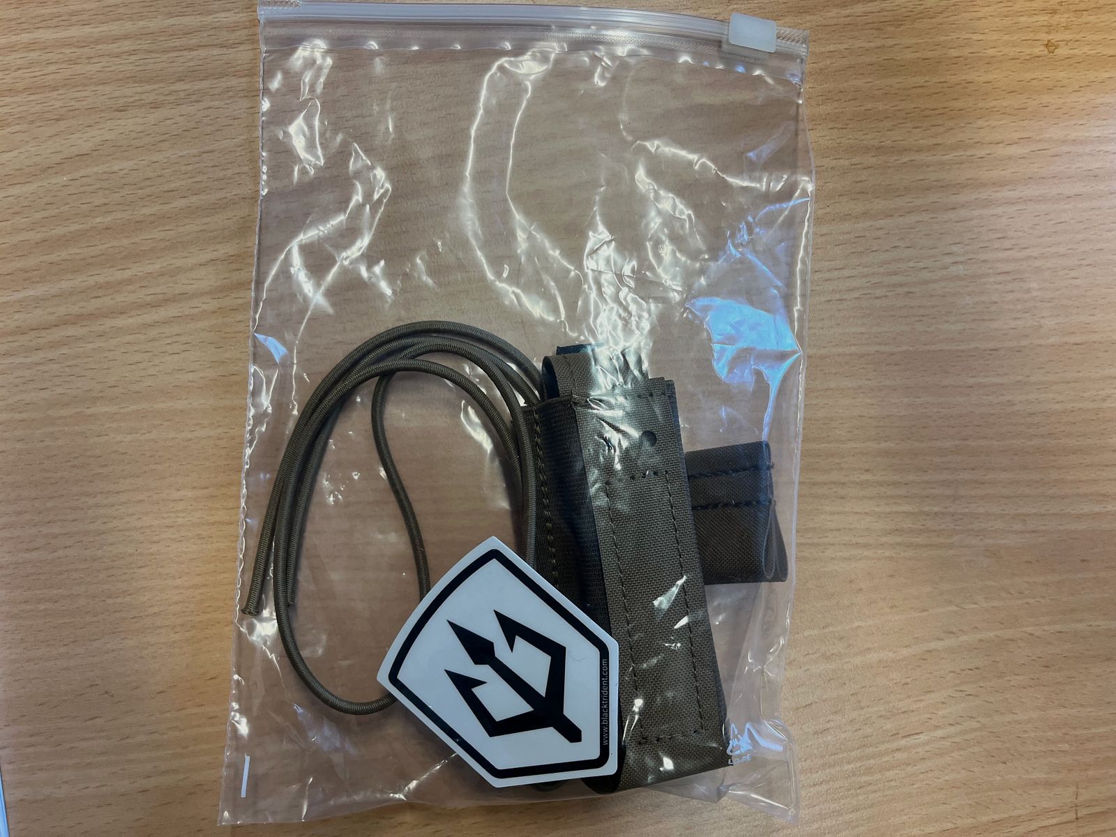 Schwarzer Dreizack-Halter+Kampfgürtel