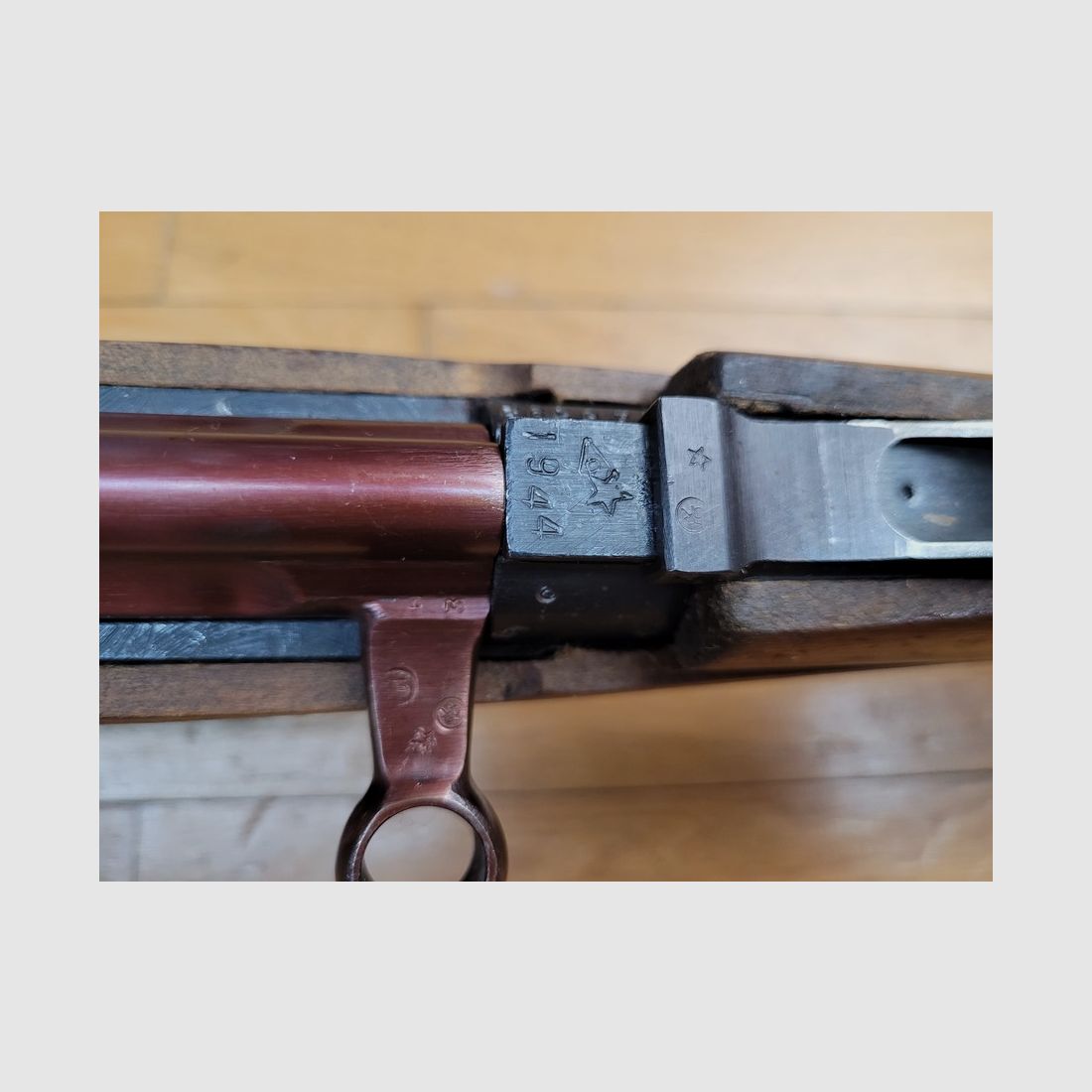 Emblematisches sowjetisches Selbstladegewehr SVT-40 – Tula Arsenal 1944 – Original unregistrierte Waffe – Mononummer – Originalkaliber 7,62x54r – Sehr guter Zustand ++, Bild 20 von 36