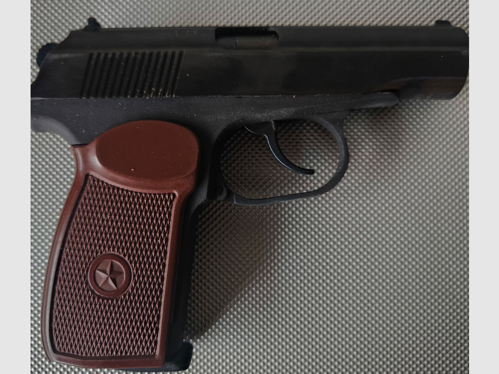 ⚠️ Attenzione Plinker & fan di Makarov / Vera rarità!! Baikal-Makarov MP-654K - Made in Russia & vera fondina in pelle MDI marrone con timbro più 1 barattolo di pallini in acciaio 4,5mm!!