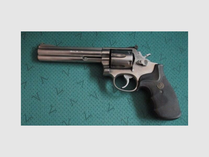 Revolver Smith & Wesson 686 6 Zoll mit Pachmayr Griff	 686