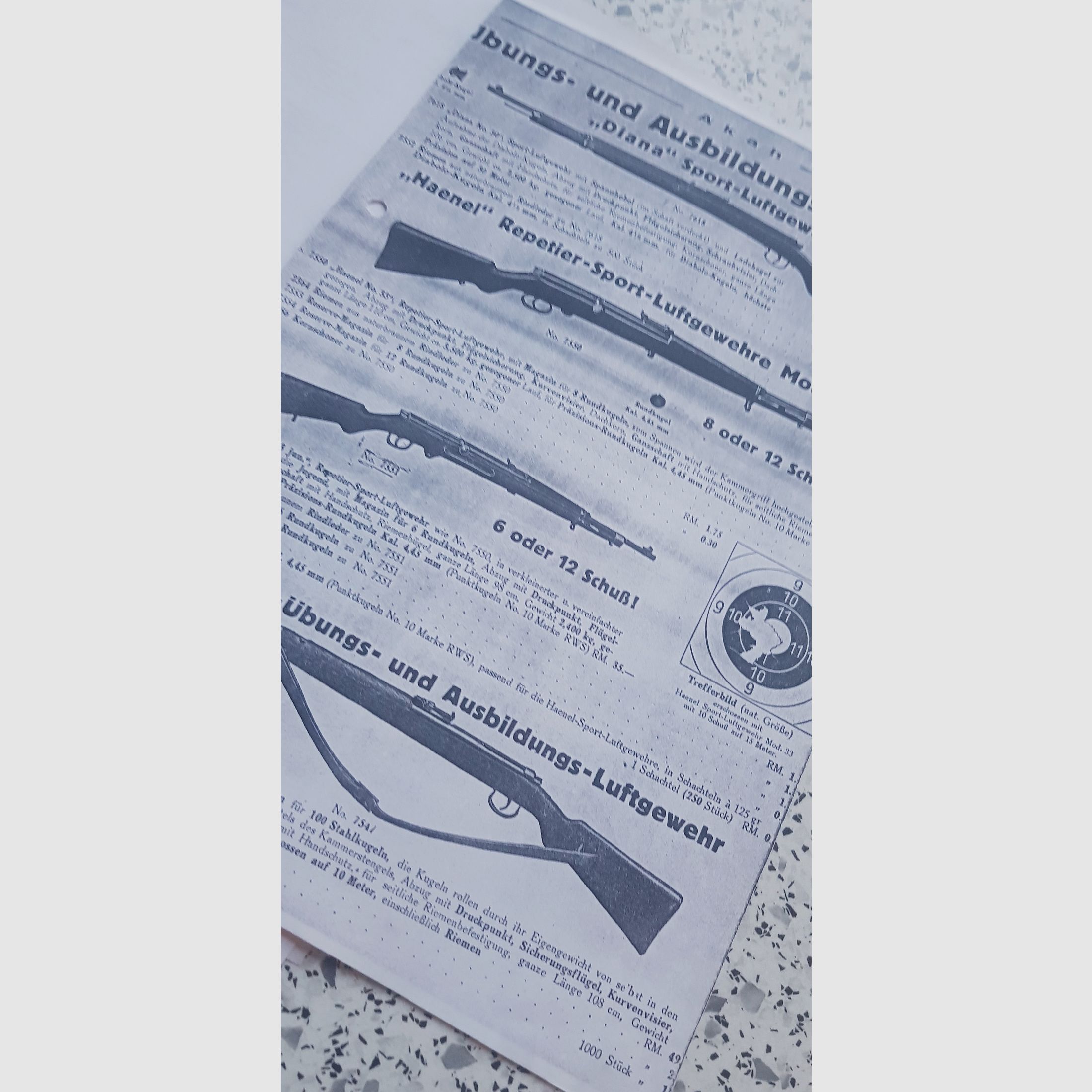 Kijken ;-) Verschillende verzamelde documenten uit kranten enz. heel veel over Haenel modellen met zeldzame documenten