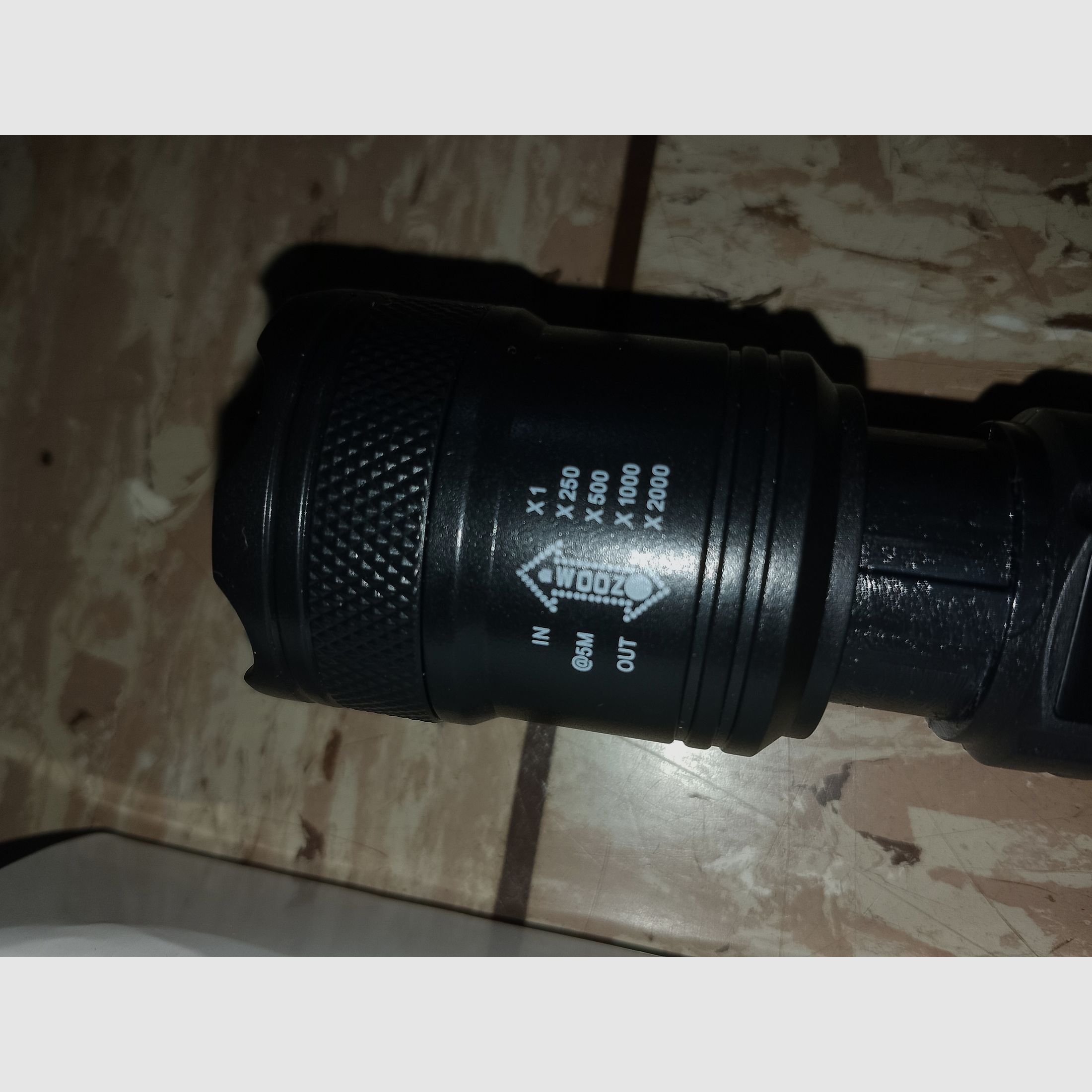 Flashlight Taschenlampe Zoom Strobo funktion Akkustand digital aufladen USB Helligkeit regelbar 