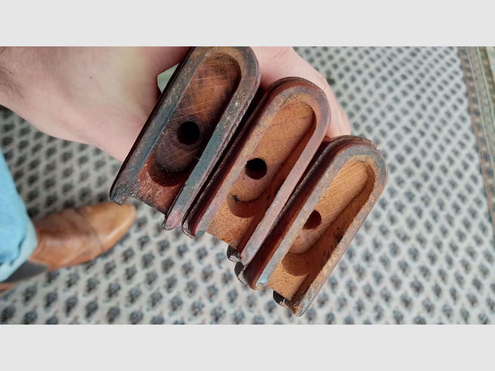 Original Ungarische AMD-63 Pistolengriffe aus Buchenholz inkl. Stahl Ferrule  // AMD 65 AK AKM Griff Buche Holz