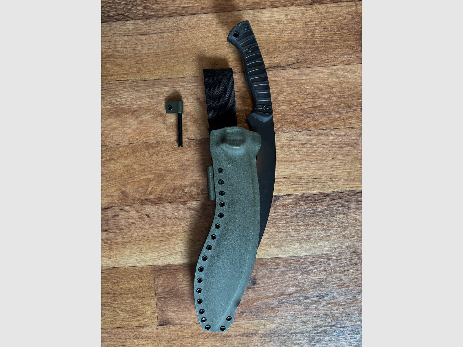 Gurkha Kukri Fox Knives FX 660 con Custom Kydex
