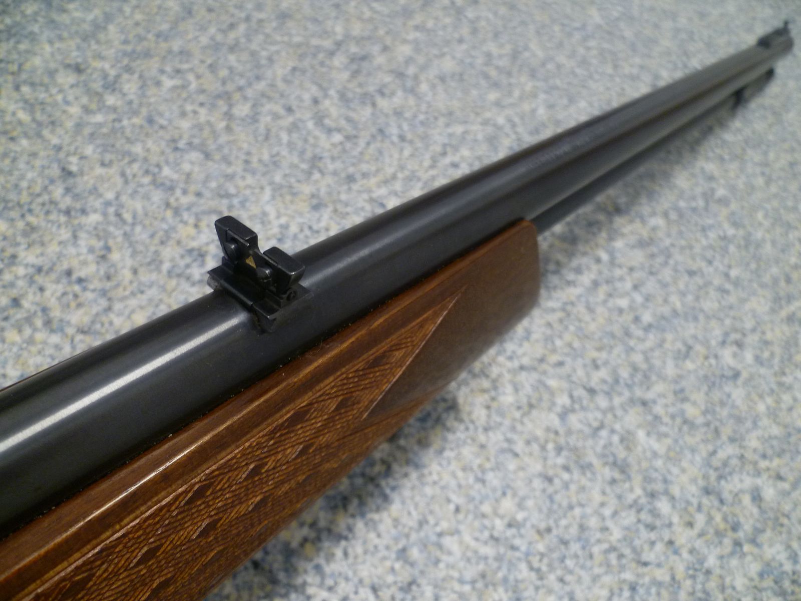 Carabina semiautomática Anschütz - Modelo Savage 6P-M .22lr