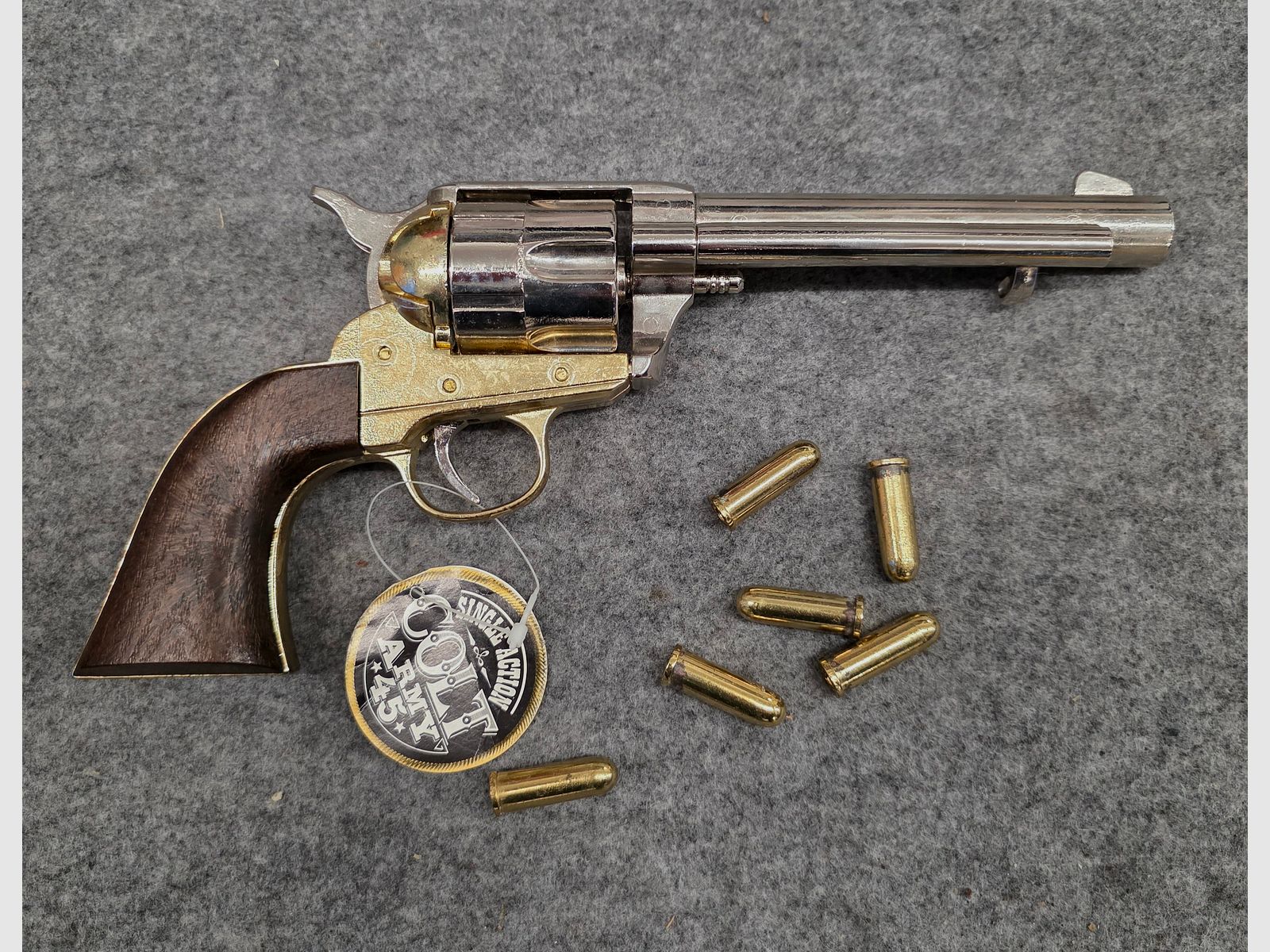 Replica Deko Revolver COLT SAA  Cal. .45 Peacemaker vernickelt  Silber Gold 