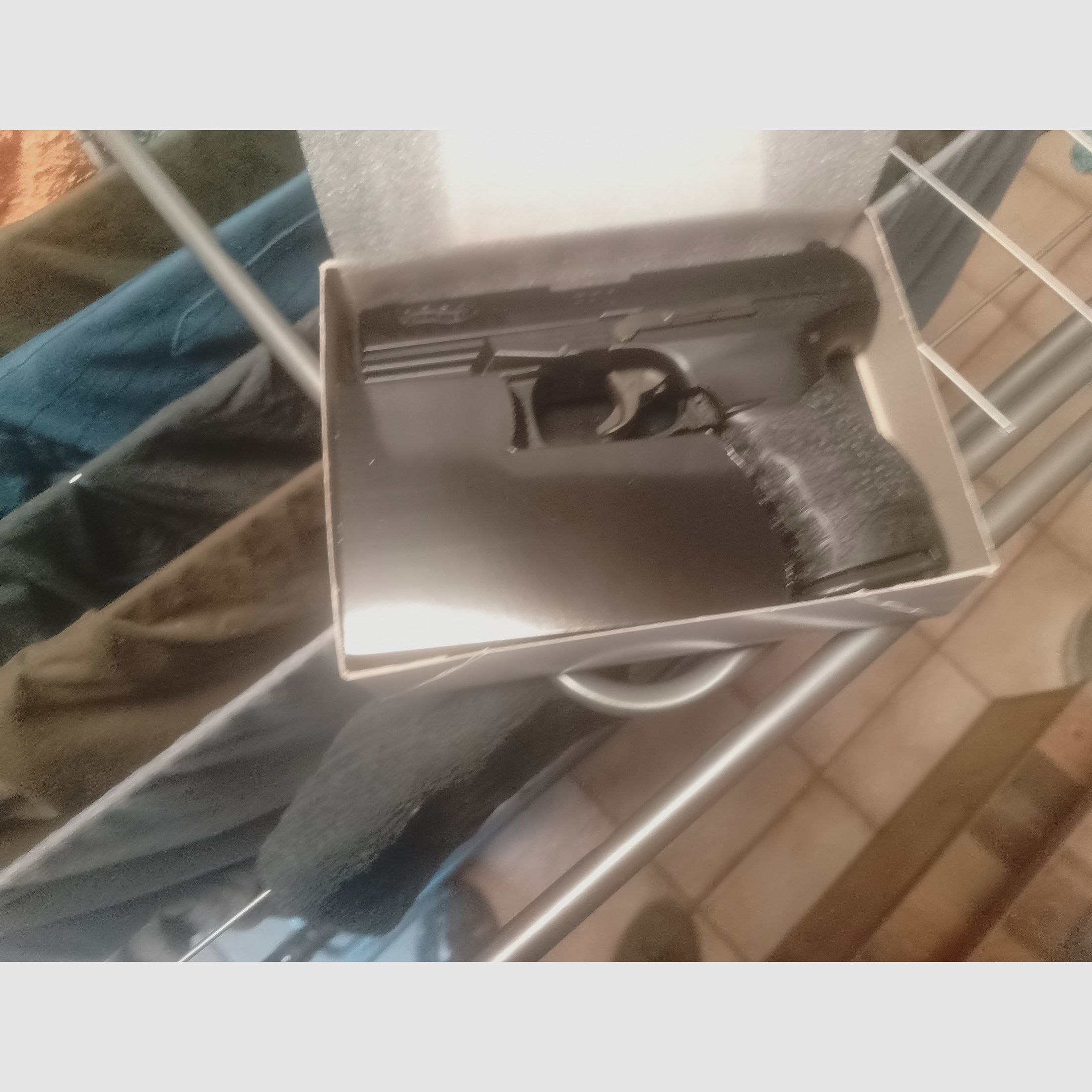 16 Lang- und Kurzwaffen