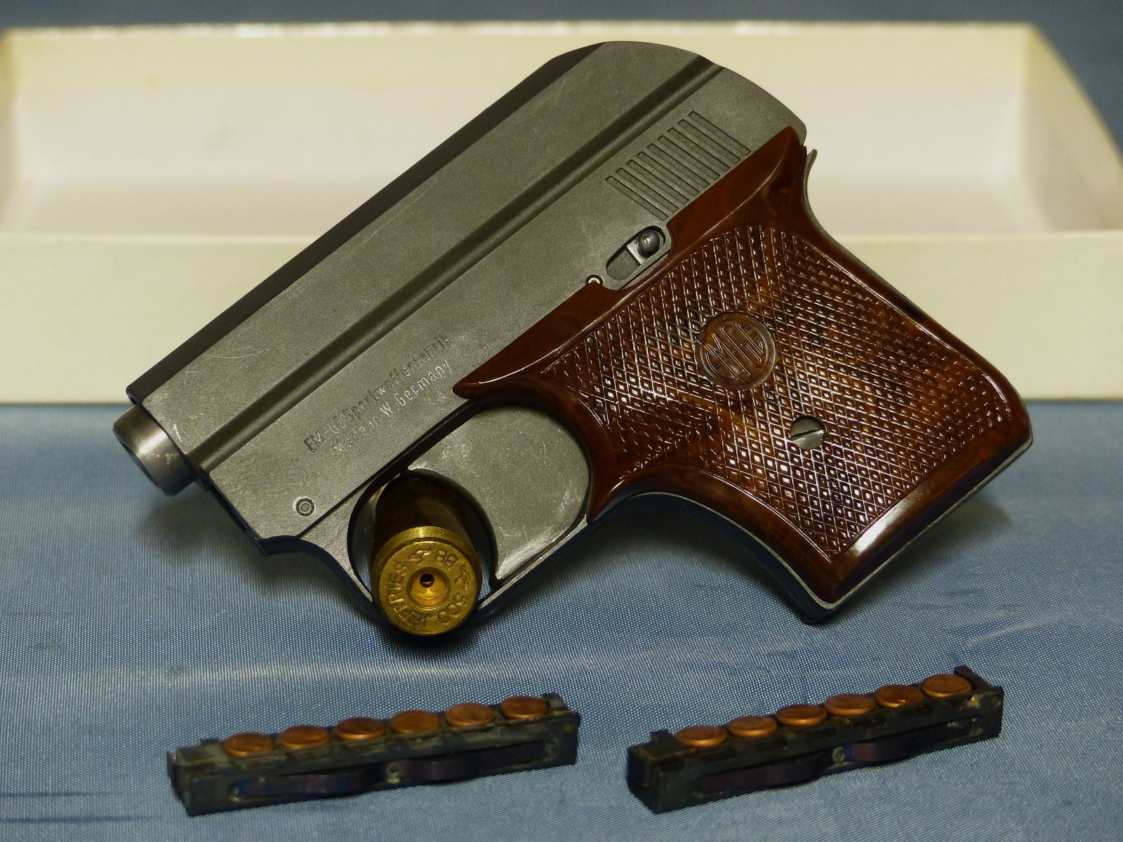 Blank gas pistol EM-GE 63 Cal. 6 mm bang PTB 6 original packaging 3 magazines vintage
