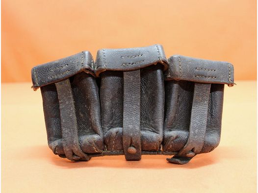 SURPLUS Mauser K98k: 3-fold cartridge pouch black leather original for loading strips. SURPLUS e.g. WK2/ BGS