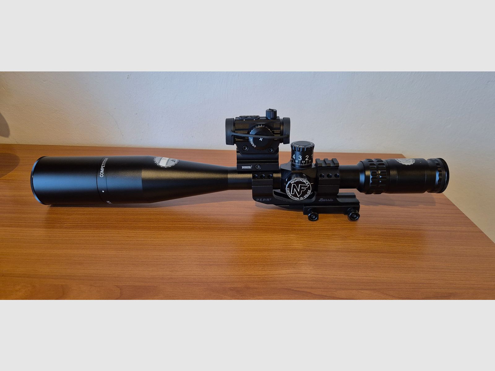 Nightforce 15-55x52 Compettion FCR-1 mit  Bussis Schiene P.E.P.R.7M und Feyachi RDS-36 Red Dot Visier 1x22mm 5 MOA Rot & Grün Rotpunktvisier
