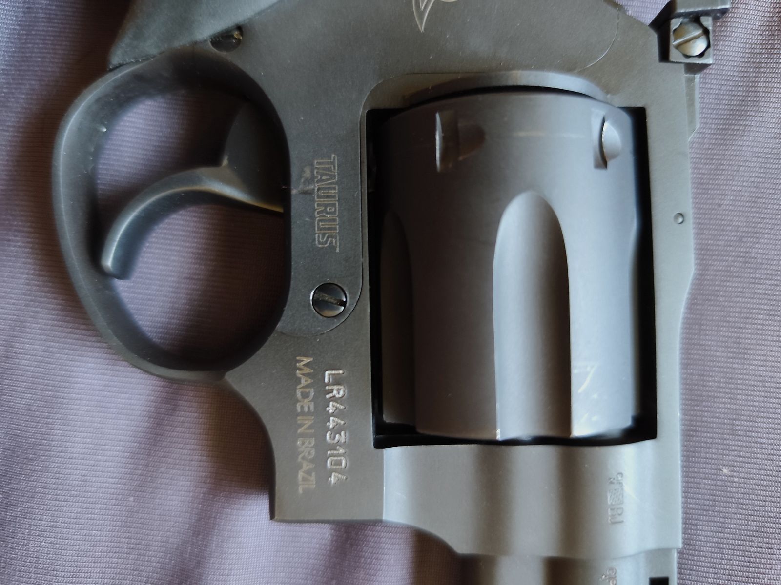 Revólver Taurus 6 pulgadas