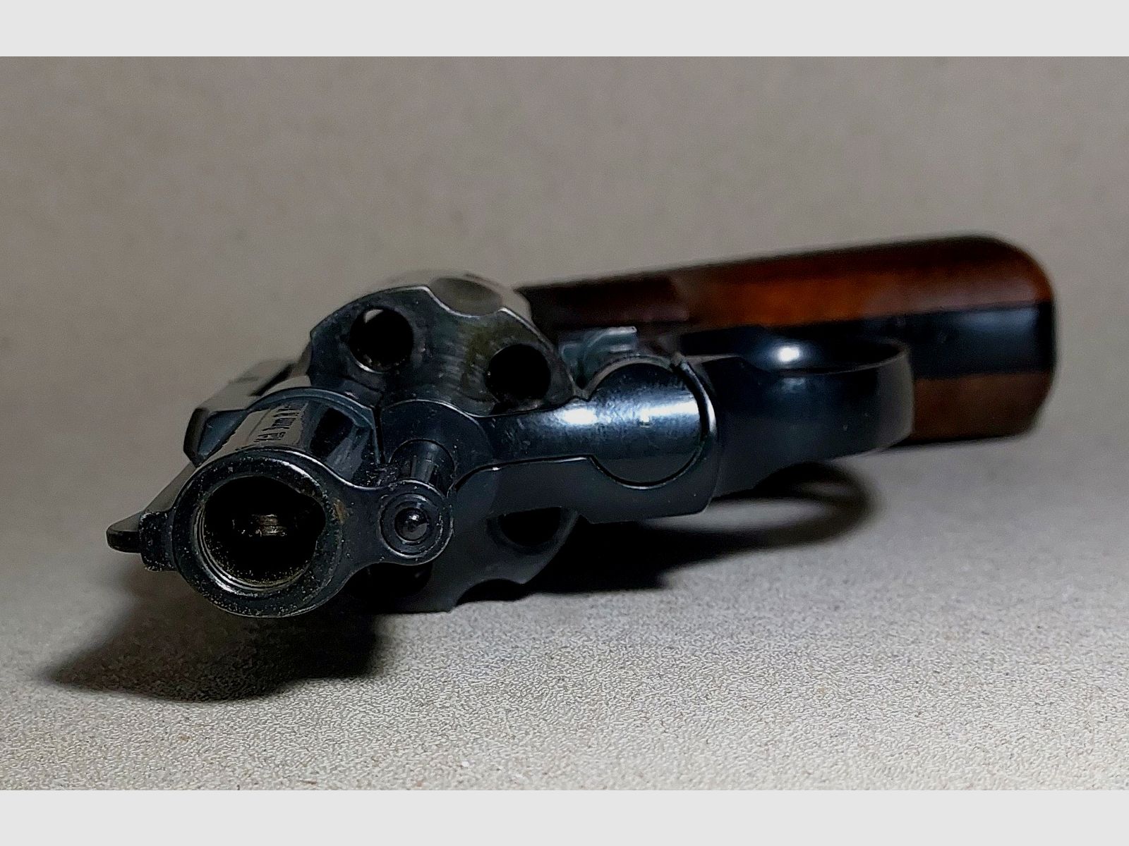 Weihrauch HW37 cal. 9mm R.K. (PTB 887) mit Holzgriffschalen OVP sehr gut erhalten.