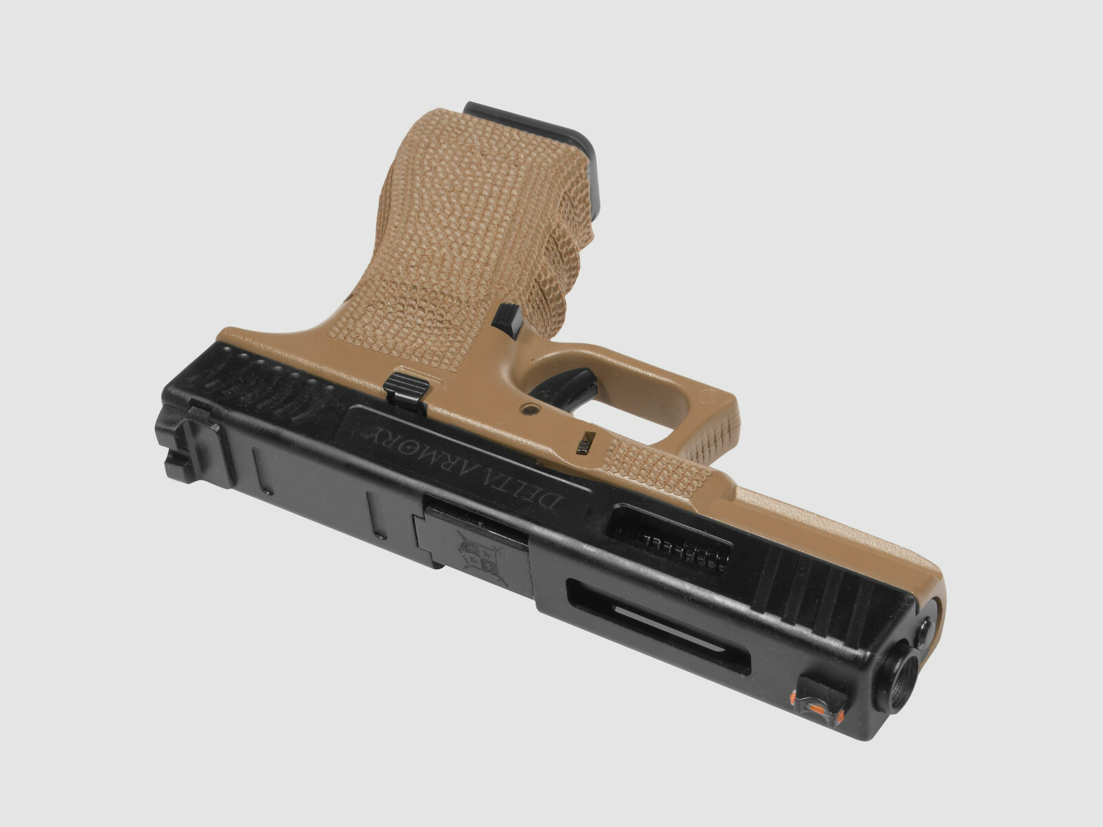P01 GBB Airsoft Pistole in TAN | Delta Armory