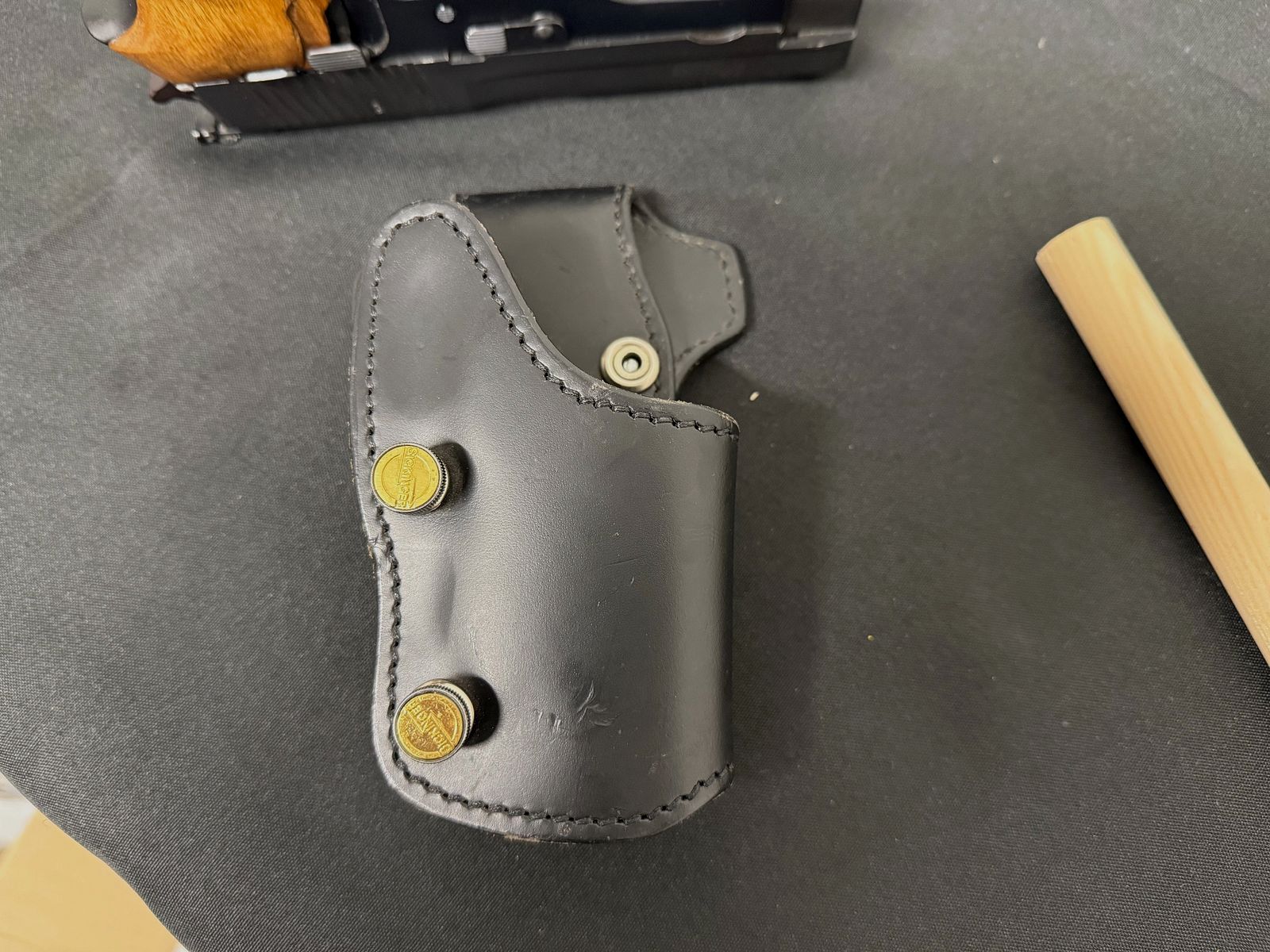 SIG Sauer P220 calibre .45 ACP pistola semiautomática arma de tiro de remate visor micrométrico incl. funda de cuero Sickinger