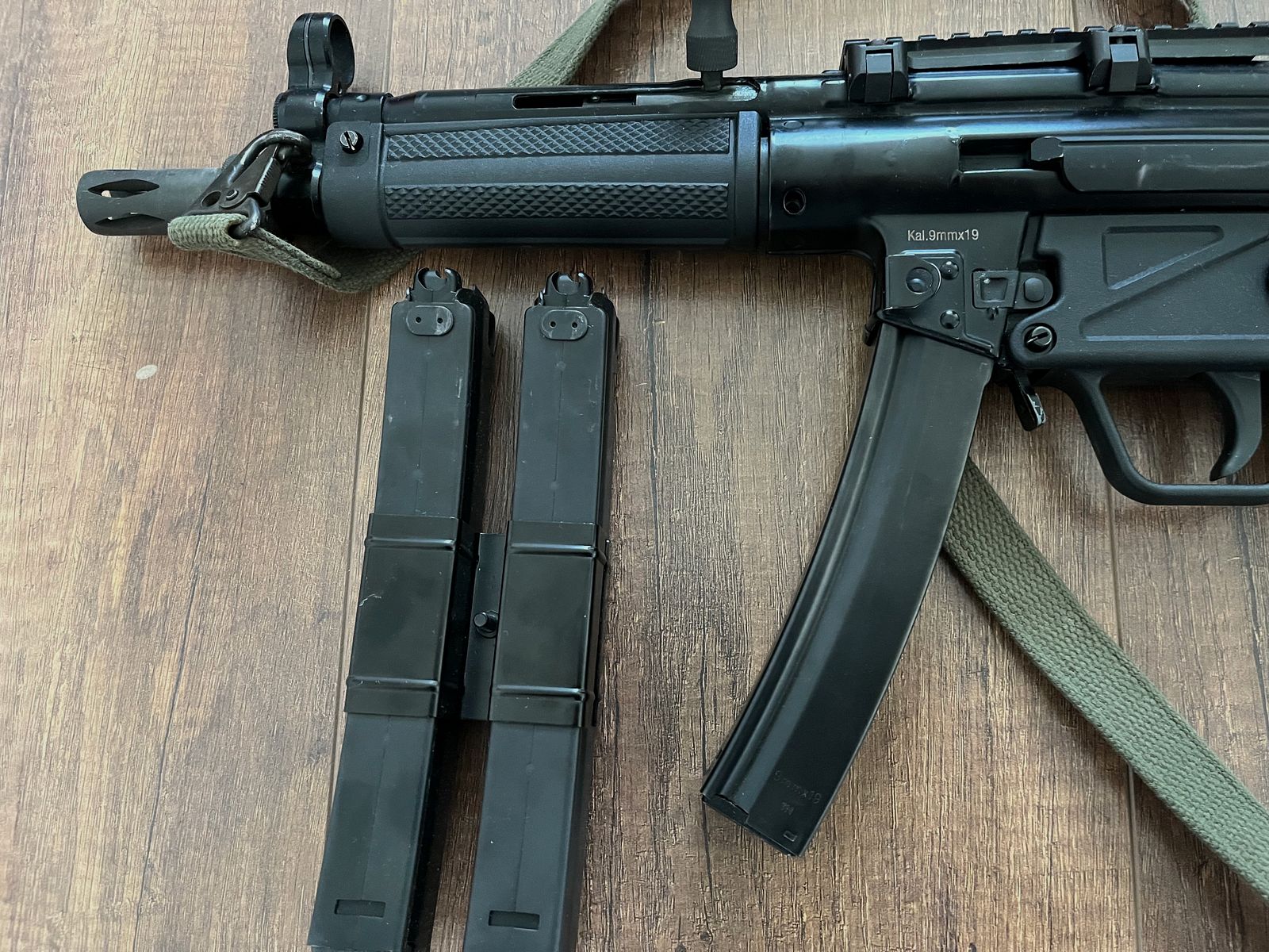 VFC MP5 GBB Airsoft + magazine and accessories