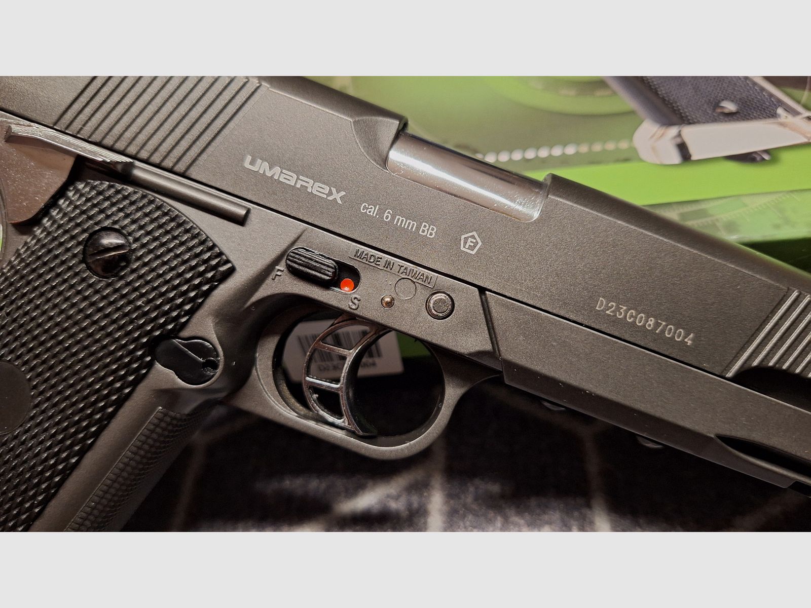 Combat Zone Modell P11 Para Bicolor Softair-Co2-Pistole Kaliber 6 mm BB NBB