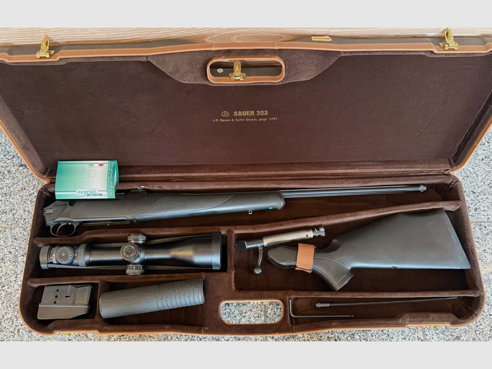 ¡Oferta completa para cazar en todo el mundo! Sauer 202 cal. 7mm RemMag con cañón estriado, Zeiss V8 (nuevo) + Roedale Ti48 (nuevo) + maleta Sauer (nueva)