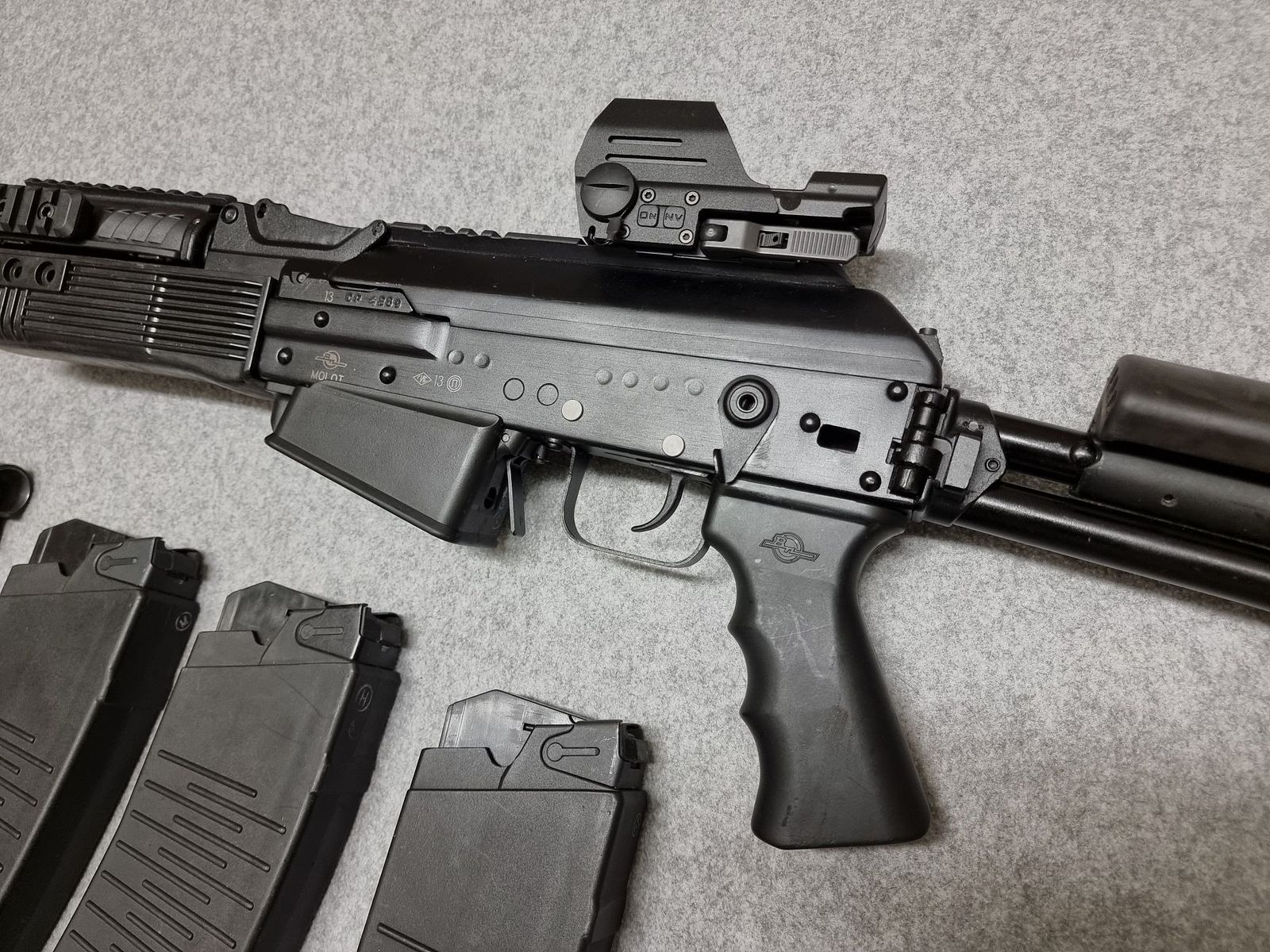 Molot Vepr 12-E Politie - kal. 12/76 - compacte zelfladende shotgun in Kalashnikov-stijl met insteekmagazijnen